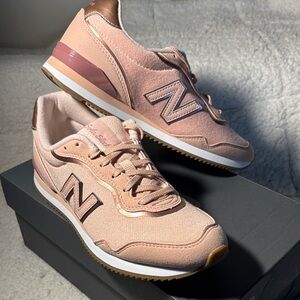 New Balance Women's Salmon Pink Sneakers NWT